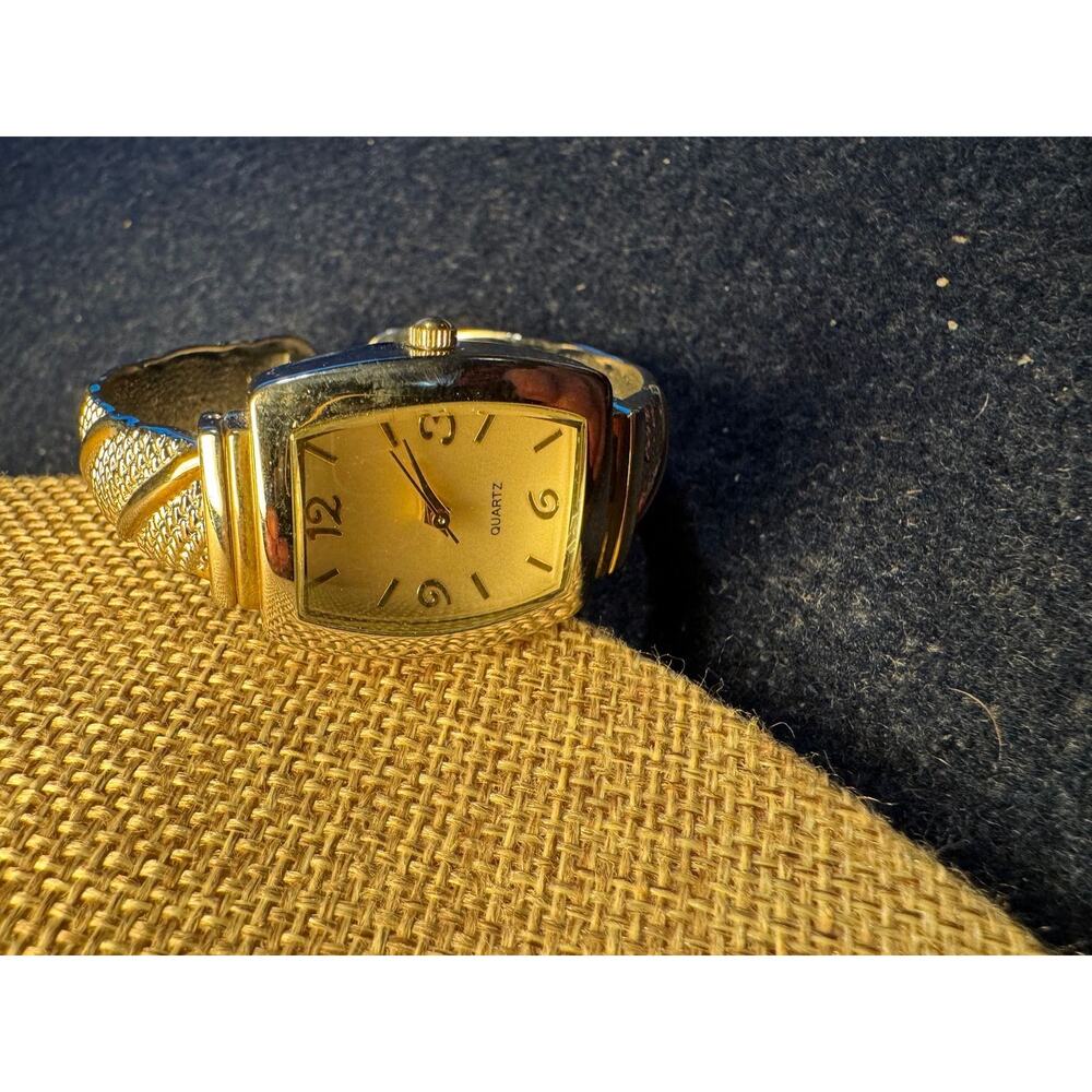 Geneva Women's Gen559K Gold Tone Watch